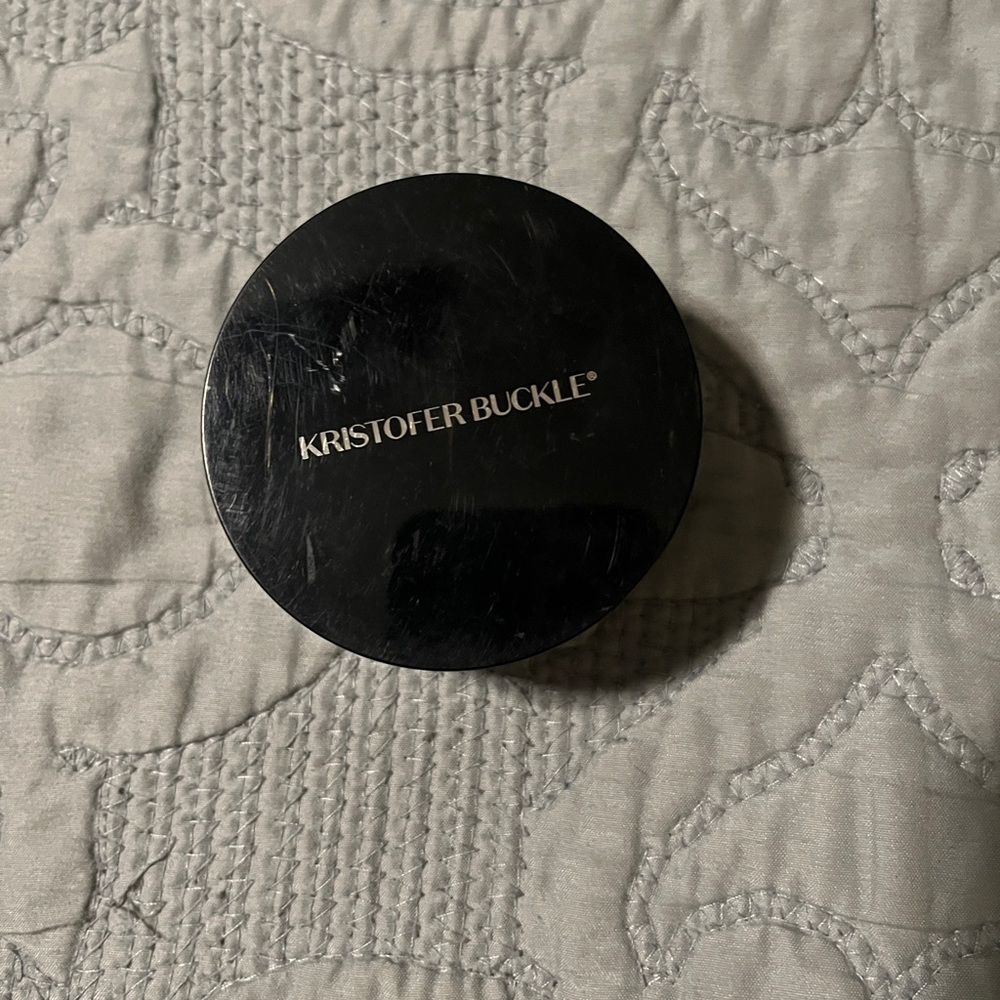Kristofer Buckle Translucent Loose Setting Powder